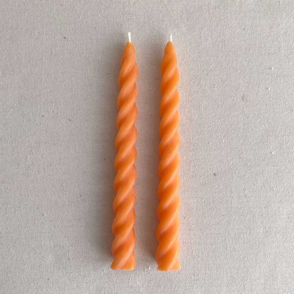 PAIR OF BEESWAX TWIST CANDLES : APRICOT