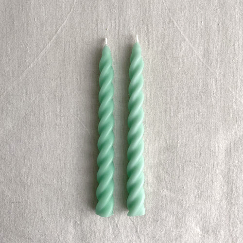 PAIR OF BEESWAX TWIST CANDLES : MINT