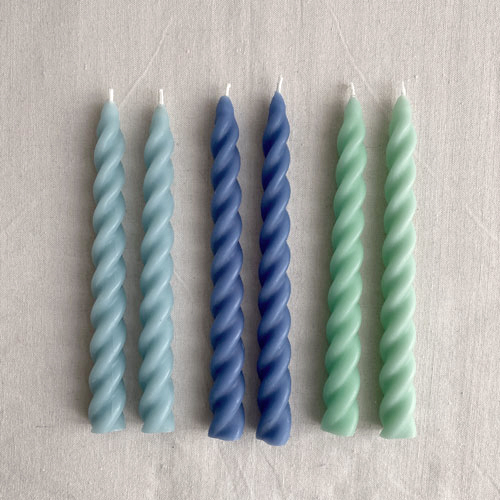 PAIR OF BEESWAX TWIST CANDLES : DENIM